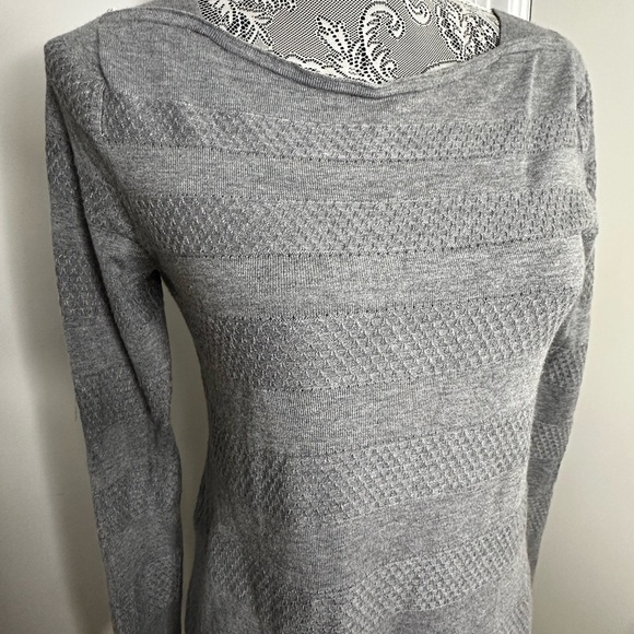 White House Black Market Women’s Tunic Small Striped Gray Textured. Boat Neck. - Picture 8 of 11